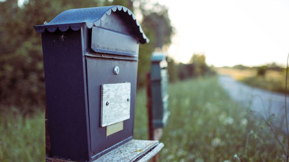 La Poste déplace sa boîte aux lettres sans la prévenir : Mireille, 98 ans, ne reçoit plus son courrier