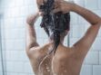 Pourquoi les shampoings sans sulfate et sans silicone me laissent les cheveux poisseux et secs ?