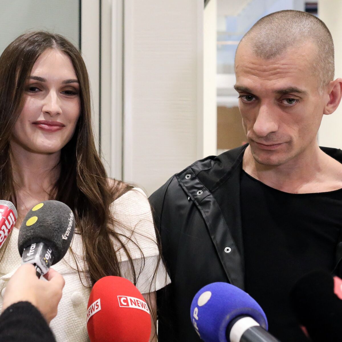 Affaire des vidéos intimes de Benjamin Griveaux : Piotr Pavlenski et  Alexandra de Taddeo condamnés à six mois de prison : Femme Actuelle Le MAG