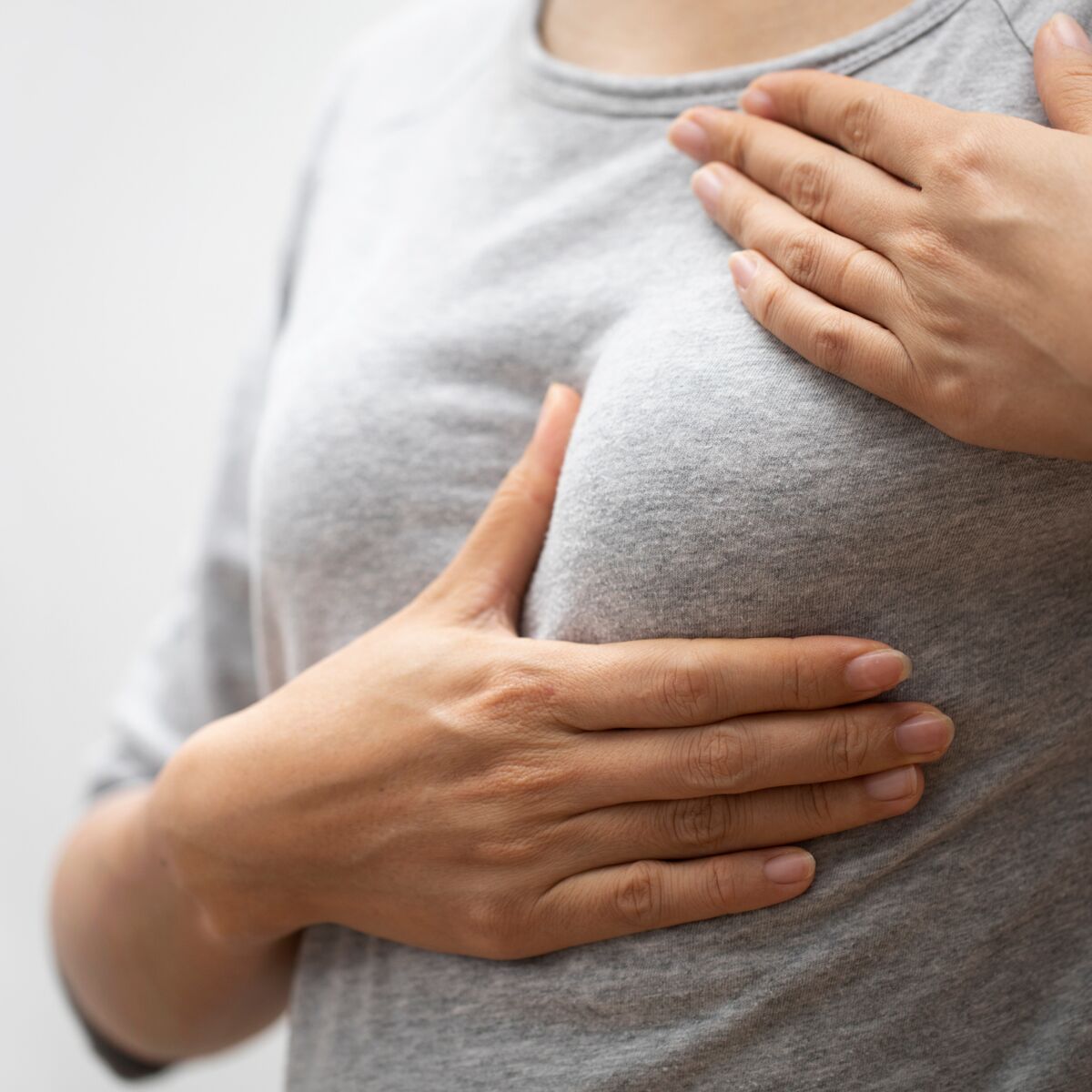 Douleur au sein : quels symptômes doivent faire prendre rendez ...