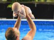 Première sortie à la piscine avec bébé : comment je m'organise ?