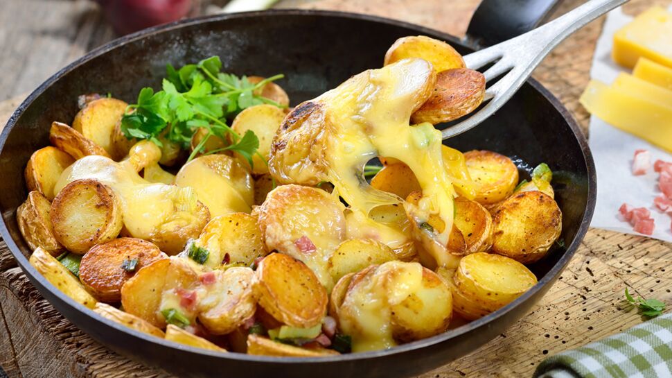  Poêlée de pommes de terre au reblochon : la recette en vidéo pour un dîner express 