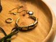 Comment éviter que vos colliers et bracelets s'emmêlent ? L'astuce toute simple et pratique