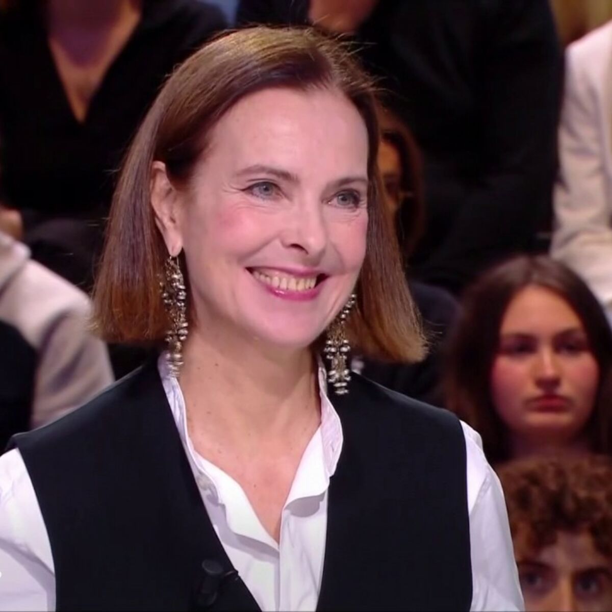 Carole Bouquet prête à sortir avec un escort-boy ? Sa confidence totalement  inattendue : Femme Actuelle Le MAG