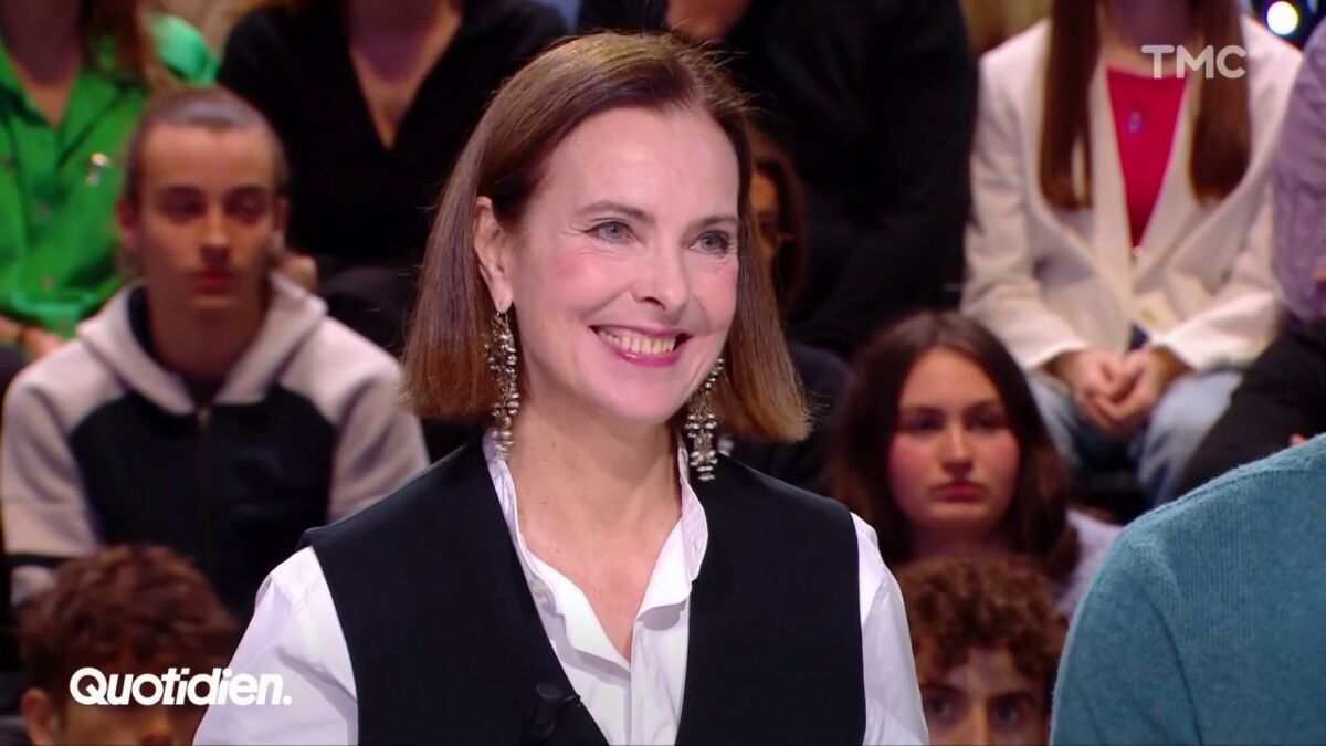 Carole Bouquet prête à sortir avec un escort-boy ? Sa confidence totalement  inattendue : Femme Actuelle Le MAG