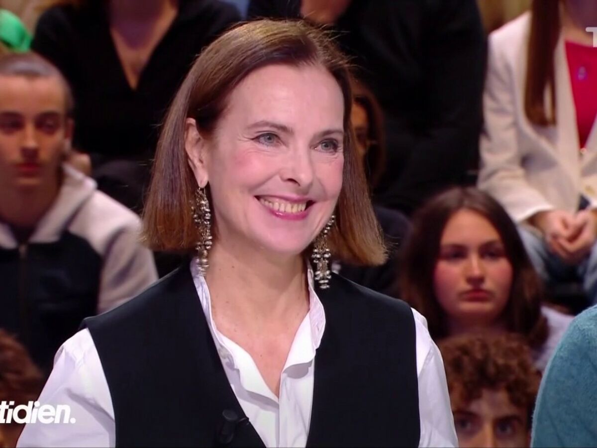 Carole Bouquet prête à sortir avec un escort-boy ? Sa confidence totalement  inattendue : Femme Actuelle Le MAG