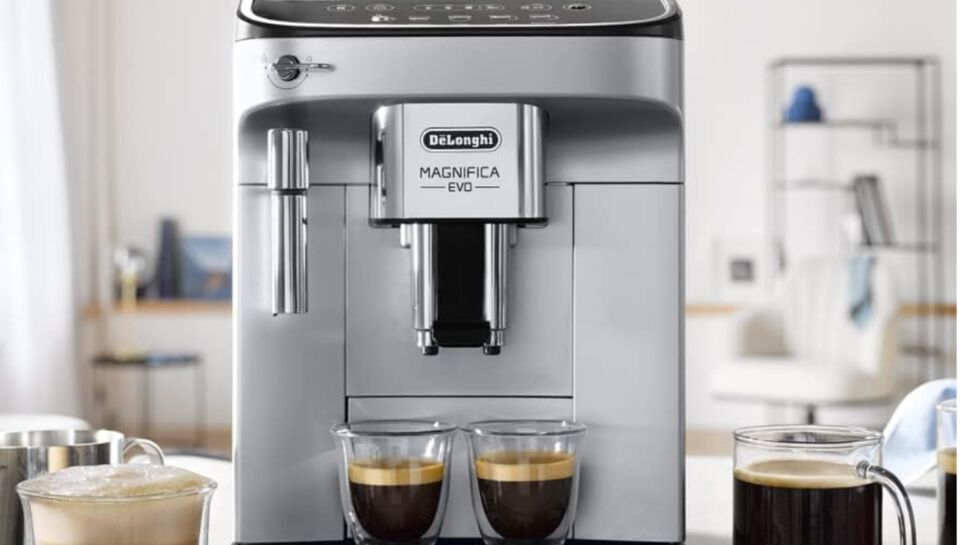 Amazon : réveillez-vous de la meilleure des manières grâce à cette machine à café De'Longhi à -37%
