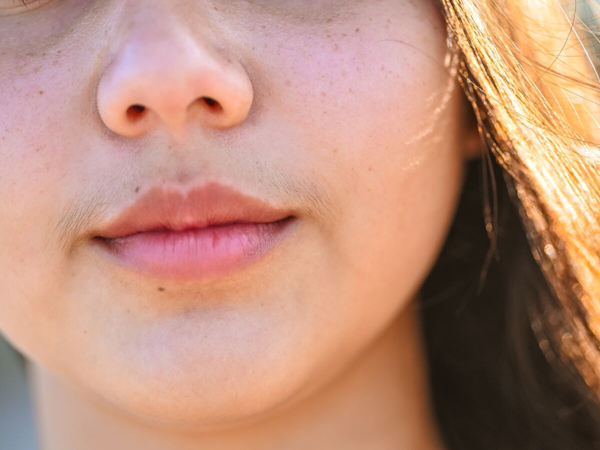 Moustache : pourquoi certaines femmes ont des poils au-dessus de la lèvre  supérieure ? : Femme Actuelle Le MAG