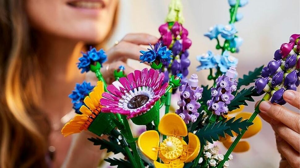 Idée cadeau Saint Valentin : avec leur potentiel déco, ces 2 bouquets de fleurs LEGO ont un succès fou