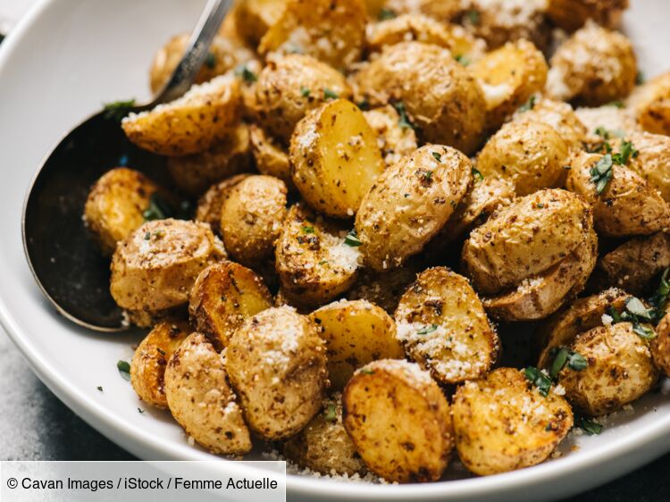 Pommes de terre tapées au four ail et parmesan : la recette express