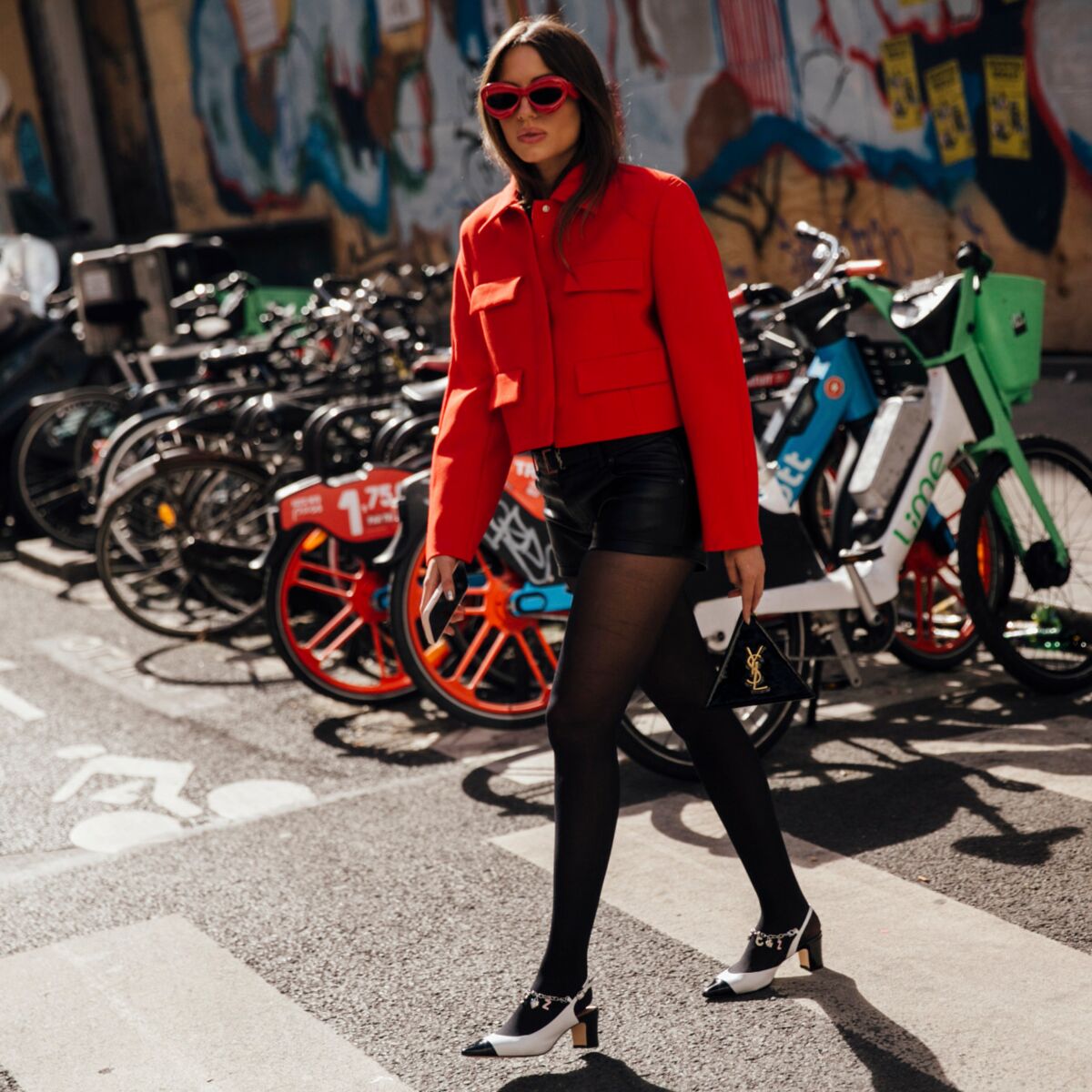 Les collants rouges, la pièce mode la plus tendance du moment