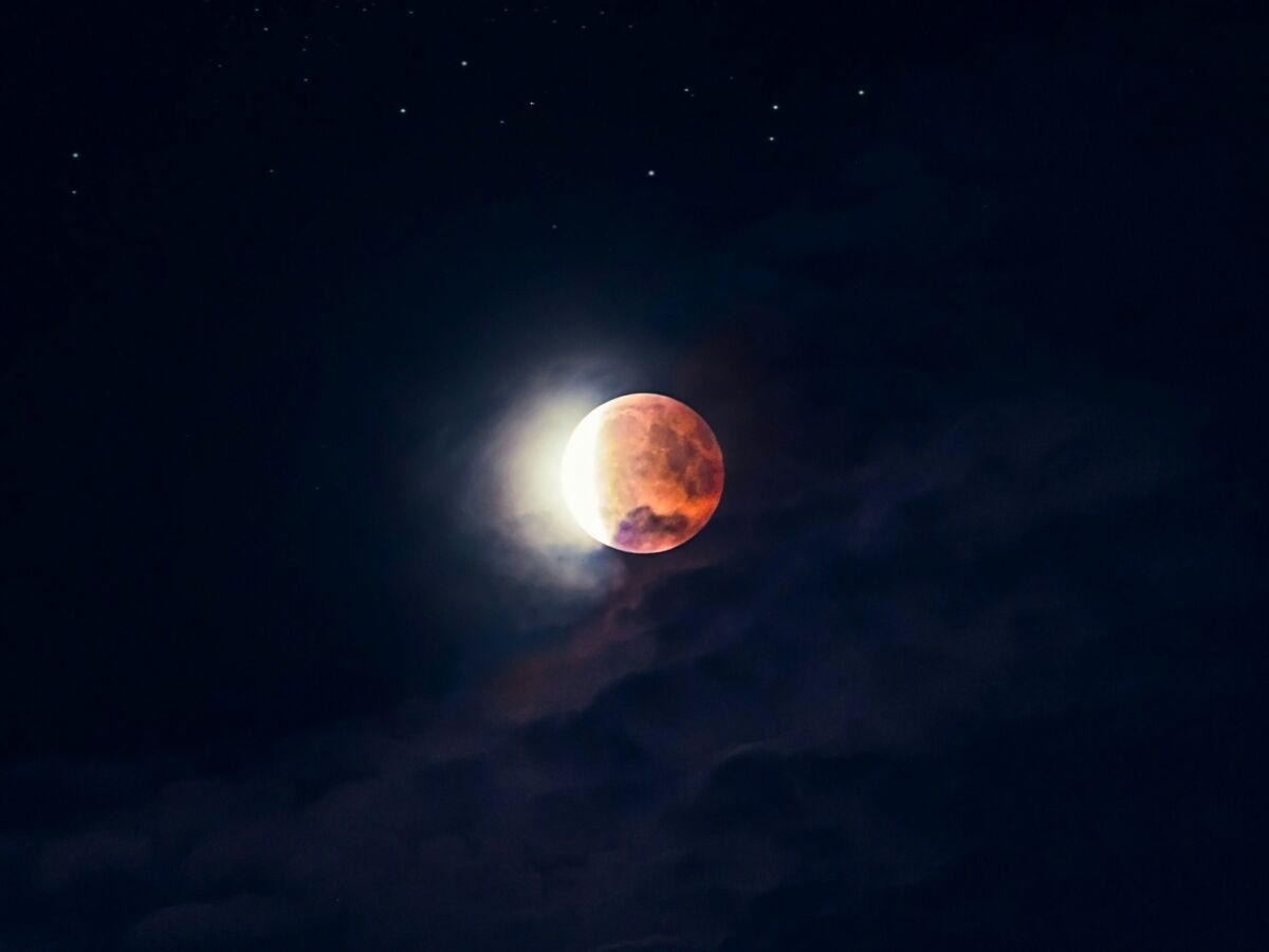  The Moon/La Lune. - Page 31 Pleine-lune-du-25-mars-2024-comment-la-lune-et-l-eclipse-vont-elles-impacter-les-signes-astrologiques