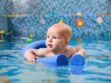 À quel âge mon enfant peut-il commencer les bébés nageurs ?