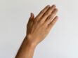 Kyste synovial du poignet : causes, symptômes, douleur, traitements
