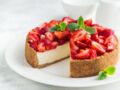 Cheesecake fraises et rhubarbe, la recette de ce dessert frais et gourmand