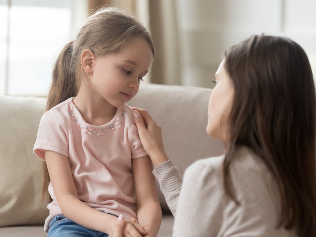 Comment rassurer son enfant au moment d’une séparation parentale ? Les 4 conseils d’une psychologue