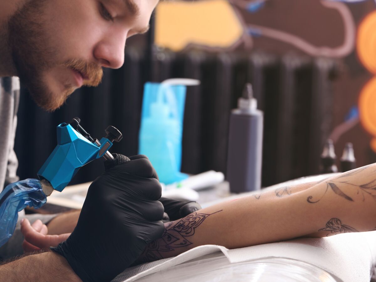 Un tiers des encres de tatouage présente une teneur en plomb supérieure au seuil autorisé