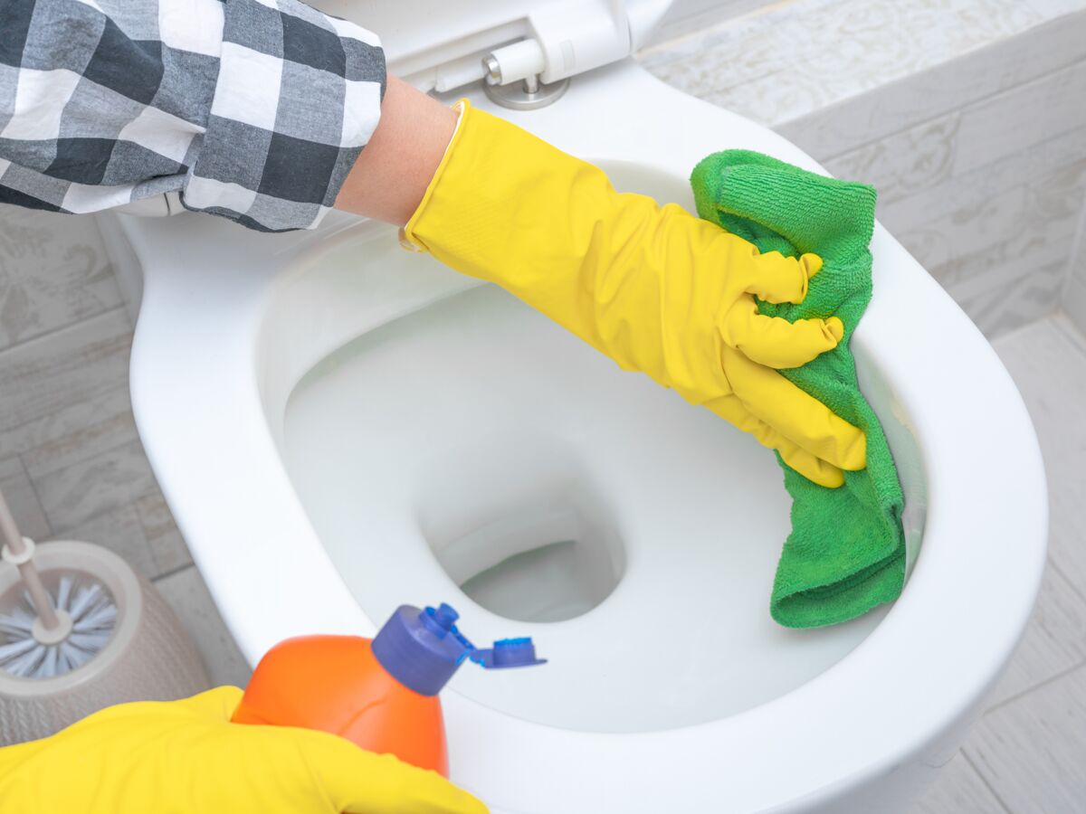 8 astuces naturelles pour détartrer facilement des toilettes très encrassés