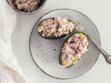 Avocats farcis au thon : la recette pour impressionner vos convives 