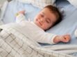 Comment habiller bébé la nuit ? Les conseils de la puéricultrice en fonction des saisons