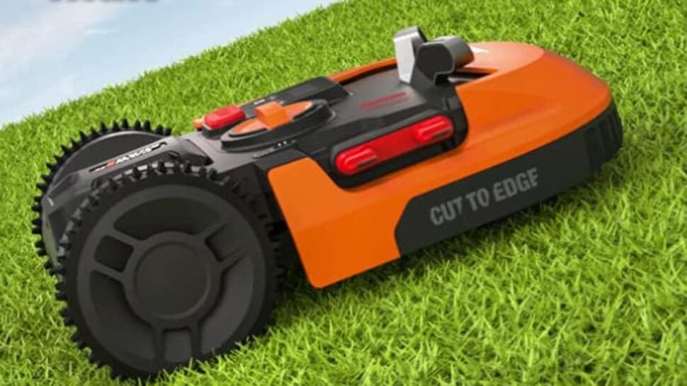 Ce robot tondeuse connecté à -27% vous aidera à entretenir votre jardin