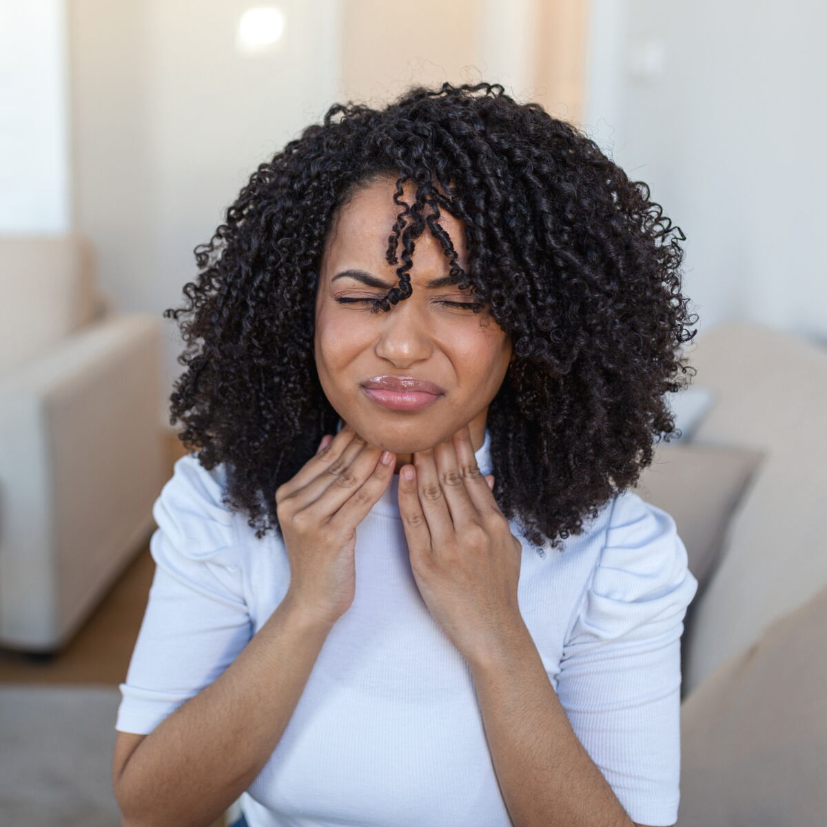 Mal de gorge : 5 remèdes de grand-mère qui ont fait leurs preuves : Femme  Actuelle Le MAG