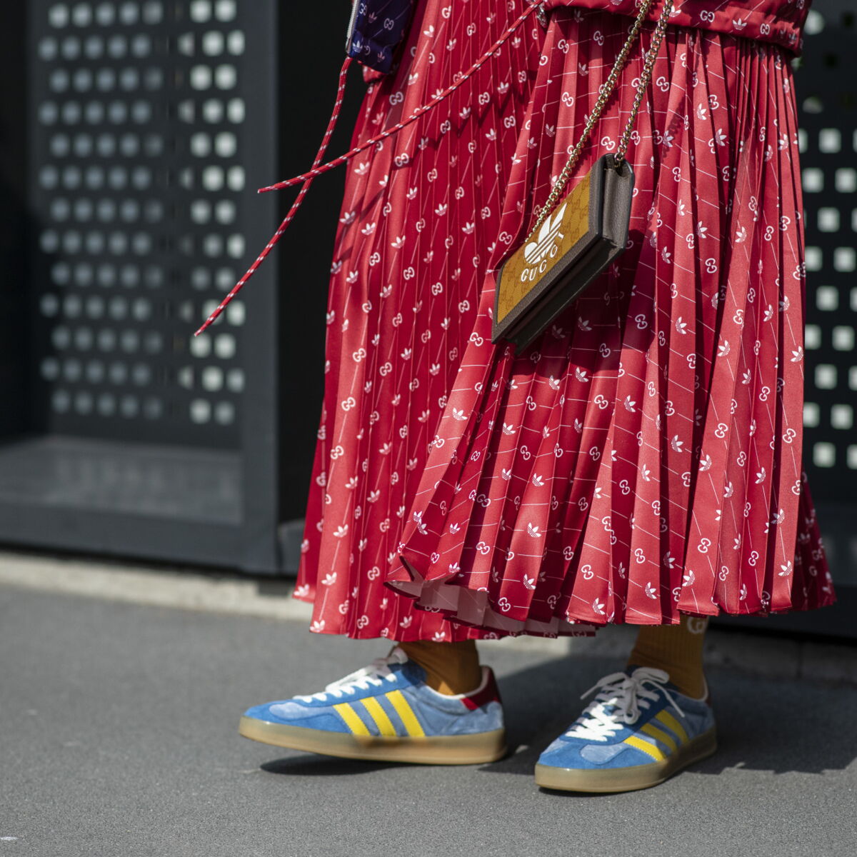 Quelles baskets porter avec une robe ou une jupe pour etre tendance cet ete Femme Actuelle Le MAG