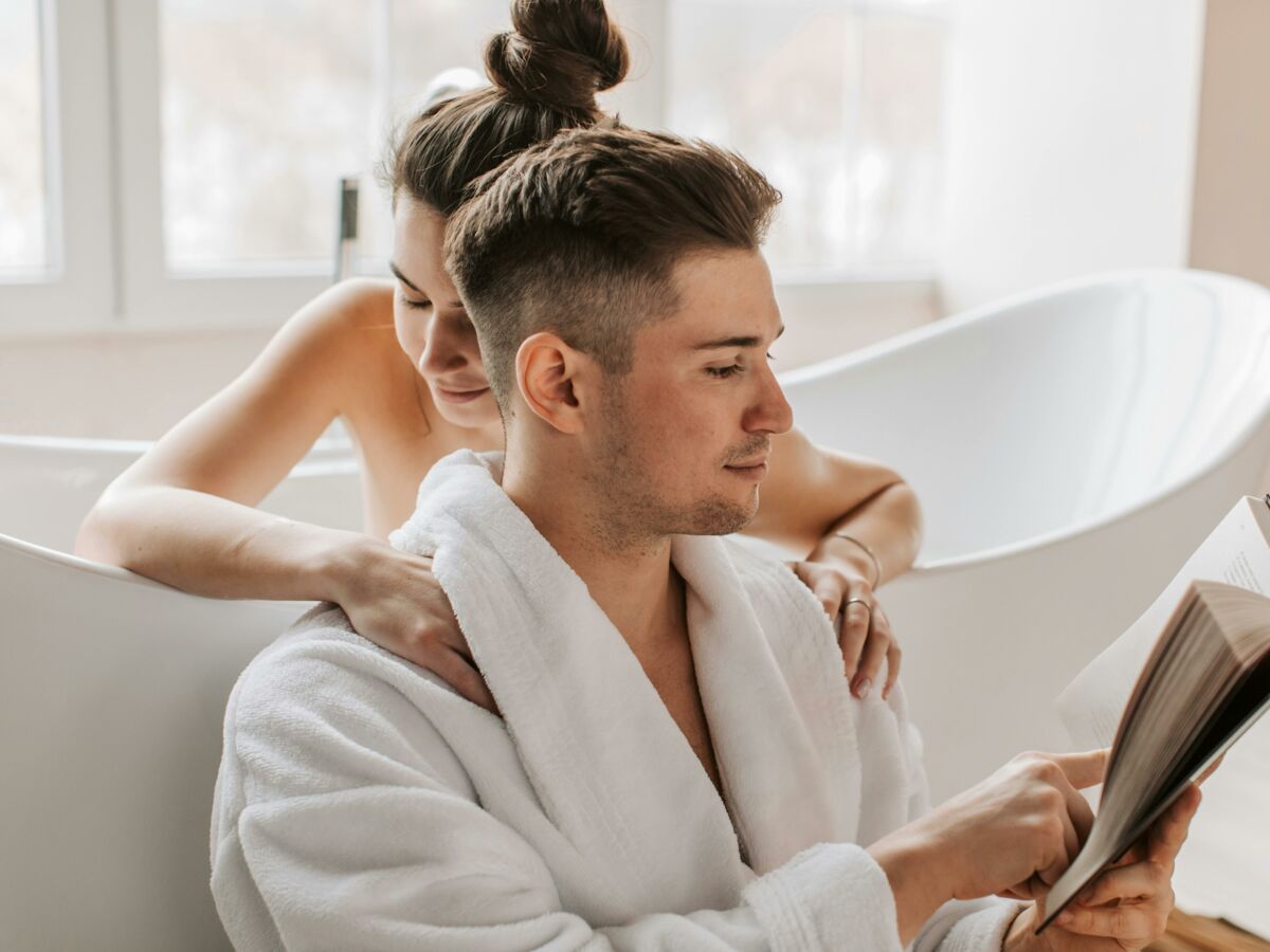 Comment faire un massage érotique ? Les gestes à connaître pour faire  monter le désir : Femme Actuelle Le MAG