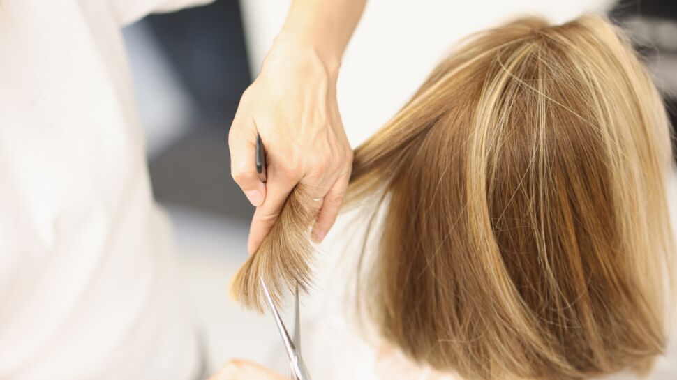 Quelle coupe de cheveux choisir pour donner du volume aux cheveux fins sans faire de brushing ? Un coiffeur répond
