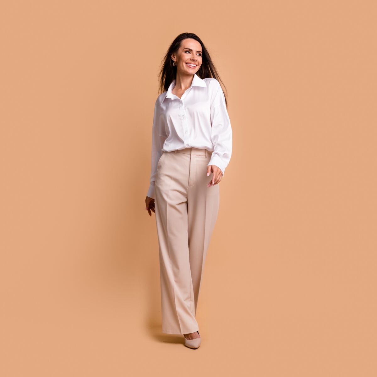 Comment porter avec chic un pantalon fluide quand il fait chaud 5 idees de looks inspires par une styliste Femme Actuelle Le MAG