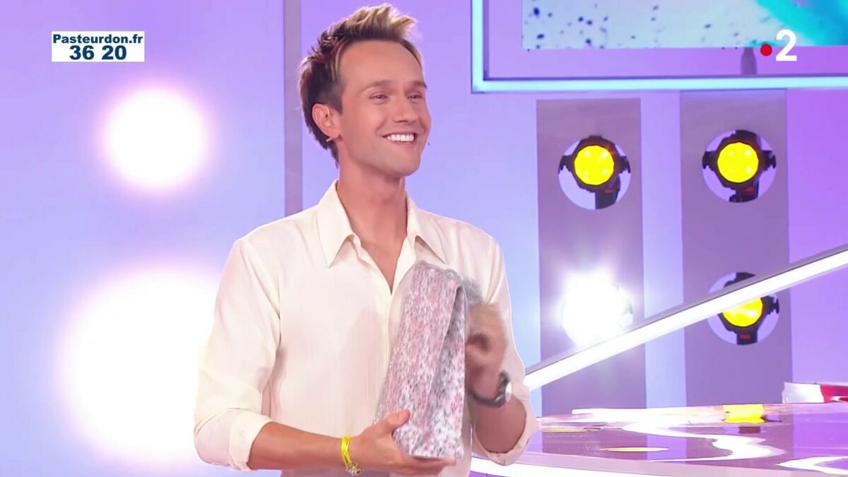 Cyril Féraud surpris par le cadeau du maître du jeu de "Tout le monde veut  prendre sa place" pour son fils : Femme Actuelle Le MAG