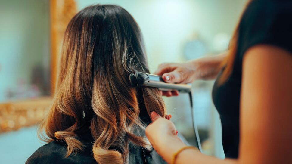 Céramique ou titane un coiffeur explique comment choisir son lisseur selon sa nature de