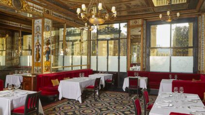 Le Grand V Four Plongez Dans Le Charme Intemporel De L Un Des Plus Vieux Restaurants De Paris