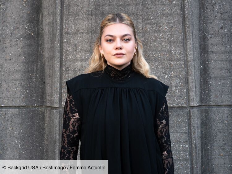 Vêtue d’un body asymétrique, Louane adopte la tendance "sans pantalon" - et elle est sublime !