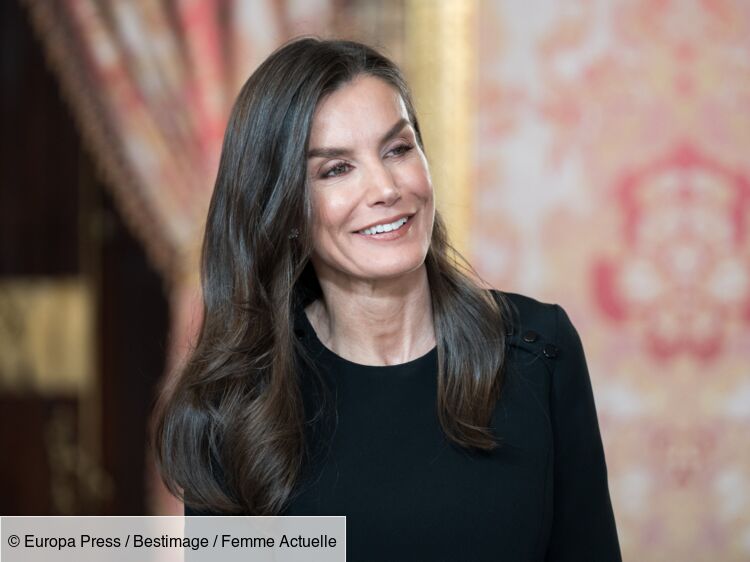 Sublime, Letizia d'Espagne brille d'élégance dans une parfaite petite robe noire, aux détails chics