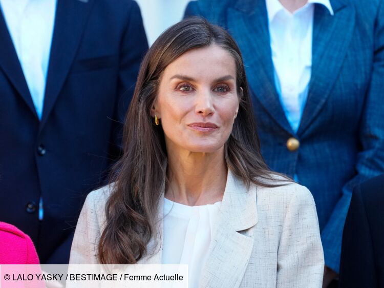 Letizia d'Espagne est sublime dans ce costume-tailleur en lin, parfait pour le printemps