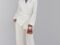Eva Longoria en ensemble tailleurs oversize blanc
