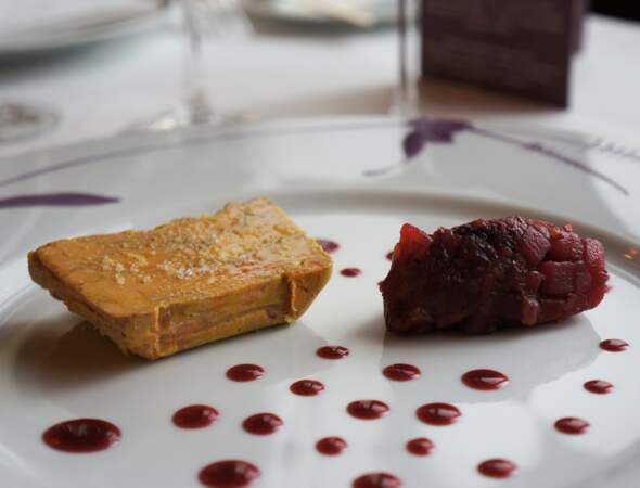 Terrine de foie gras de canard, confit de fruits au toute épice