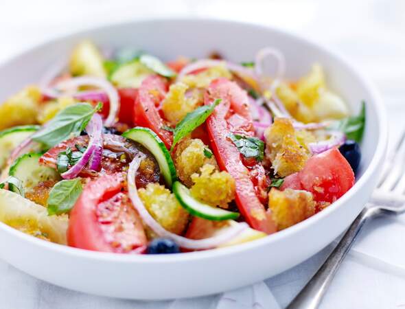 Salade panzanella de tomates