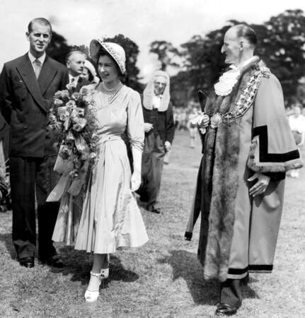 Le prince Philip et la princesse Elizabeth rendent visite à des vétérans à Pudsey, en juillet 1949.