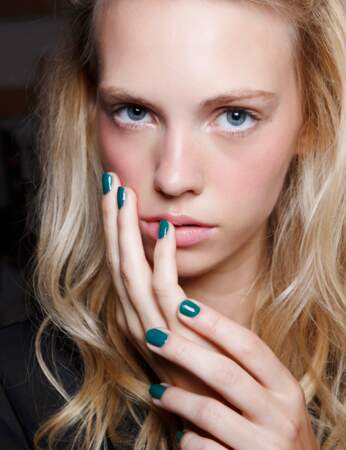 Des ongles turquoise 
