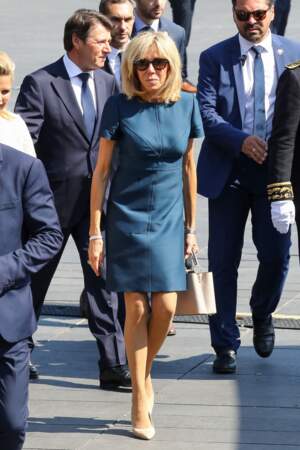 Brigitte Macron en robe courte 