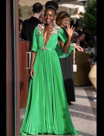 La robe verte plissée de Lupita Nyong'o