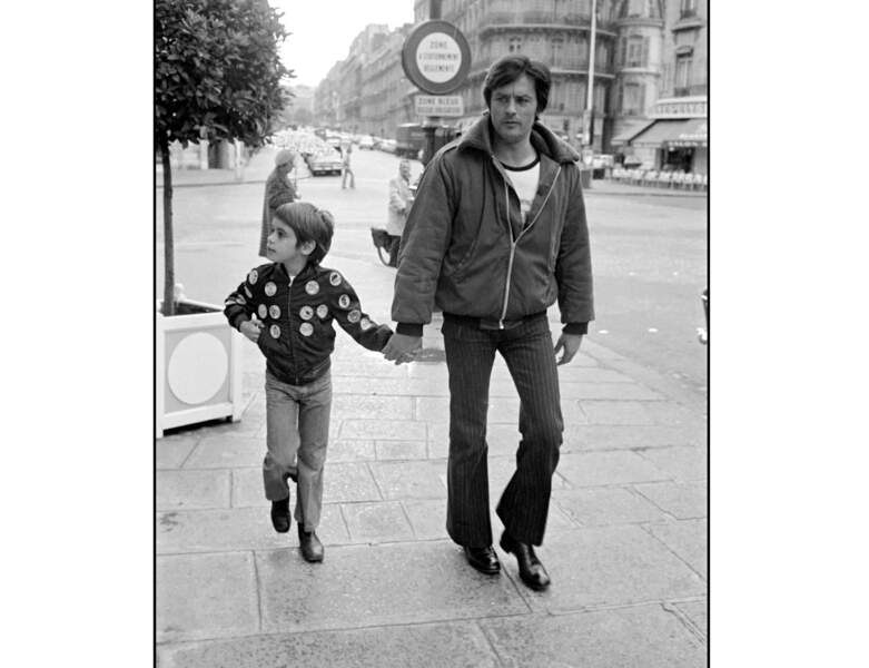 En 1972, il est âgé de 37 ans et se balade avec son fils Anthony