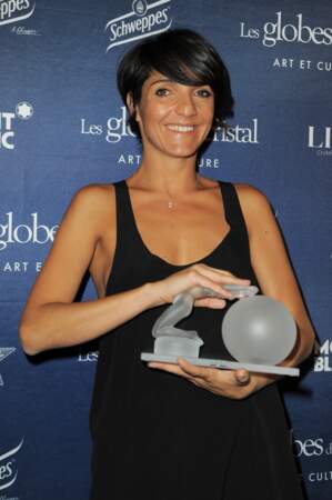 Florence Foresti reçoit un Globe de cristal pour son spectacle "Mother fucker" en 2010.