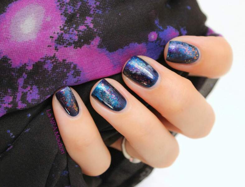 Le nail art galaxy à l'éponge