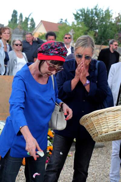 Ariane Carletti et Dorothée aux obsèques de François Corbier dans l'Eure le 5 juillet 2018