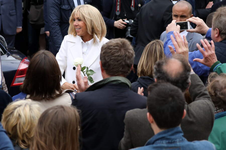 Brigitte Macron Son Tr s Sexy Garde Du Corps Fait Sensation Femme 