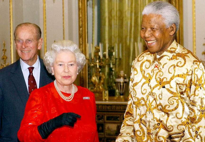 Nelson Mandela et la reine Elisabeth II en 2003