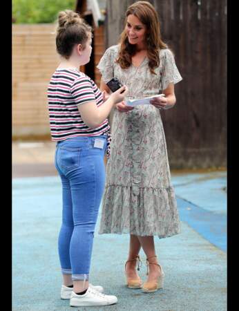Kate Middleton irrésistible dans une robe longue à l'esprit champêtre-chic !